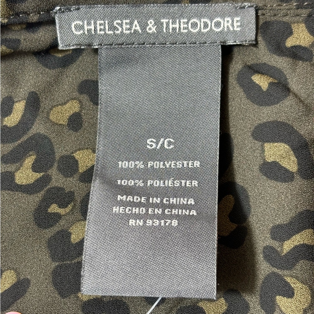 Chelsea & Theodore Leopard Print Blouse Long Sleeve Button Up Top Gray Size S - Picture 8 of 12